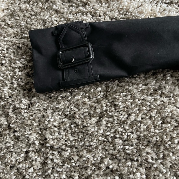 Burberry Elegant Black Trench Coat - Picture 2 of 11